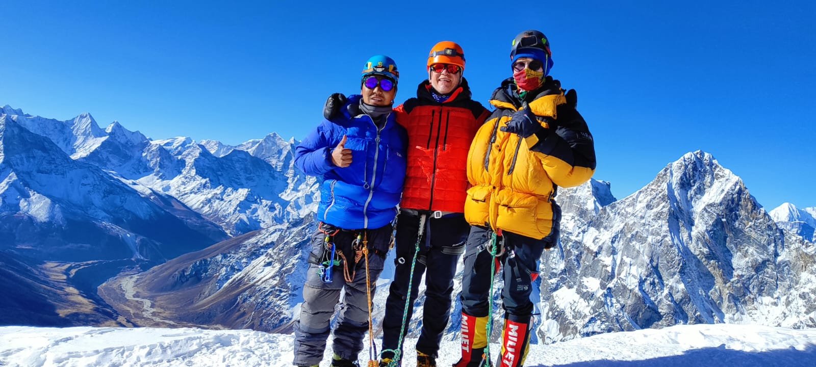 East lobuche Peak Summit