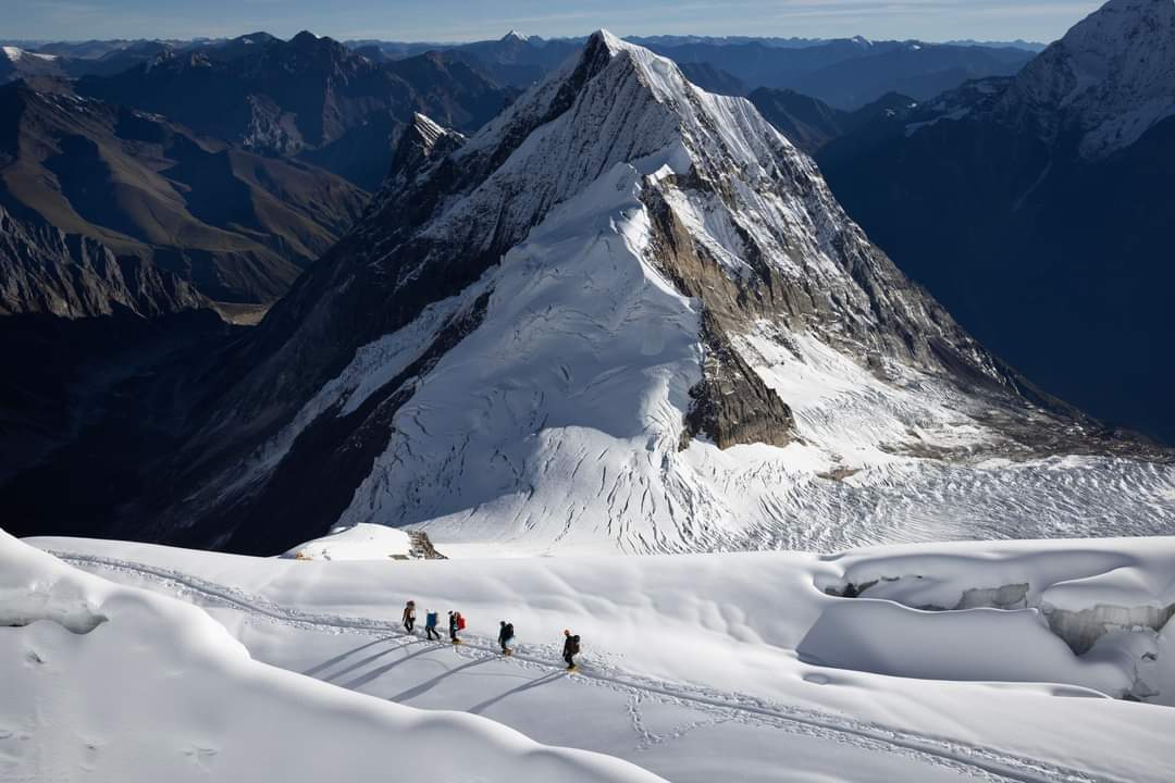 Manaslu summit 2025